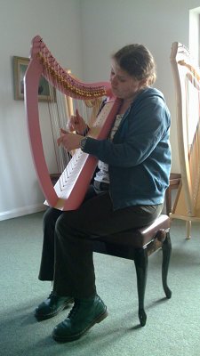 Karianne with harp